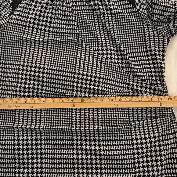 3/4 Sleeve Faux Wrap Keyhole Neck Dress - Picture 5 of 7